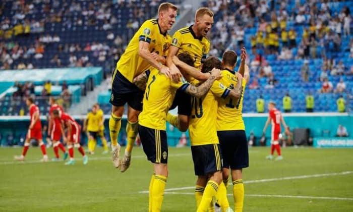 Sweden tops group after win over Poland