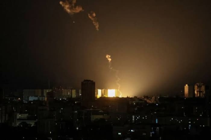 Violent blasts hit Kyiv