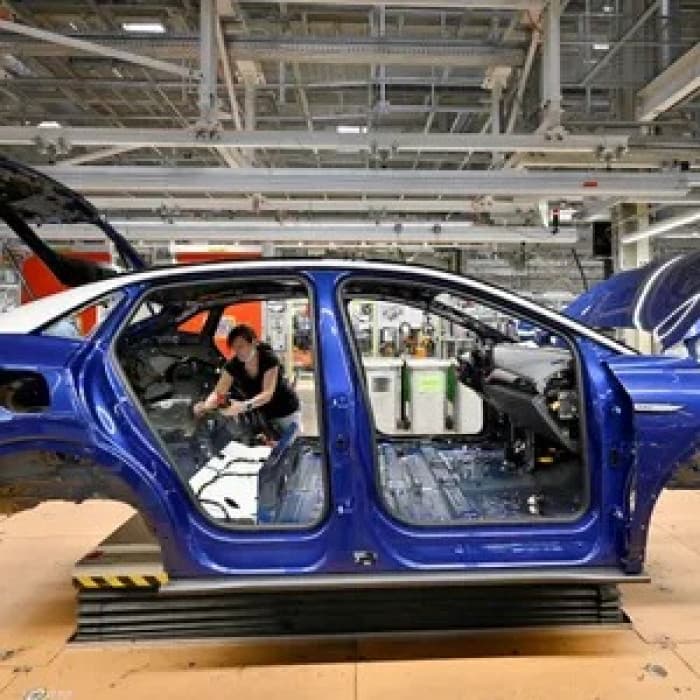 Japanese car sales shrink in China