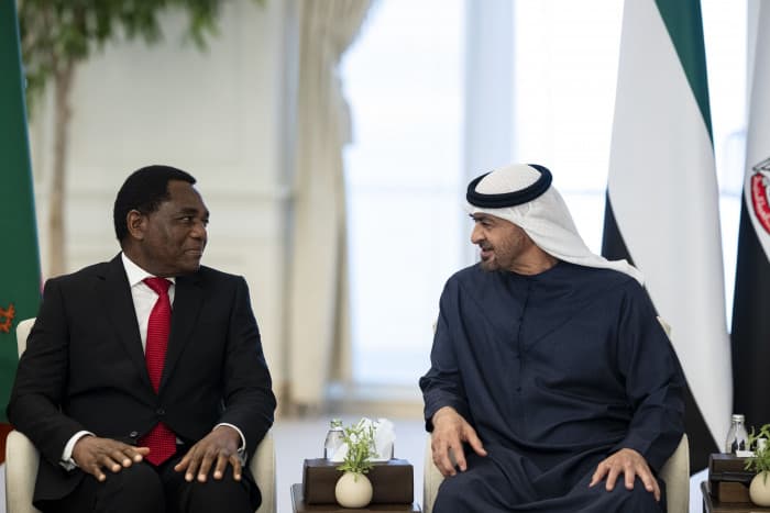 محمد بن زايد يبحث تعزيز العلاقات مع زامبيا