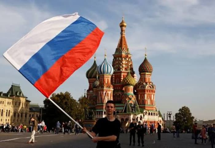 Russia strikes Kyiv communication hub