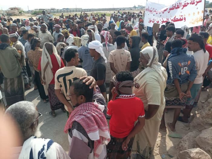 Shahr Port workers protest for quick restart