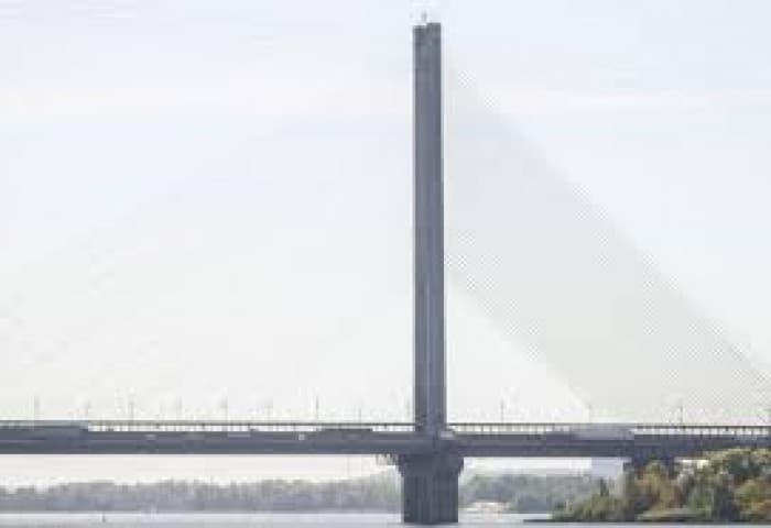 Kyiv bridge traffic halt due to Russian strikes