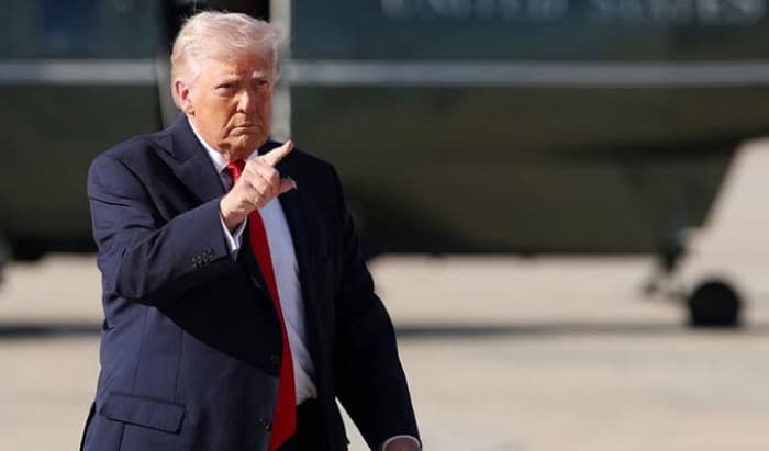 Trump discusses steel barrier and Iran naval blockade