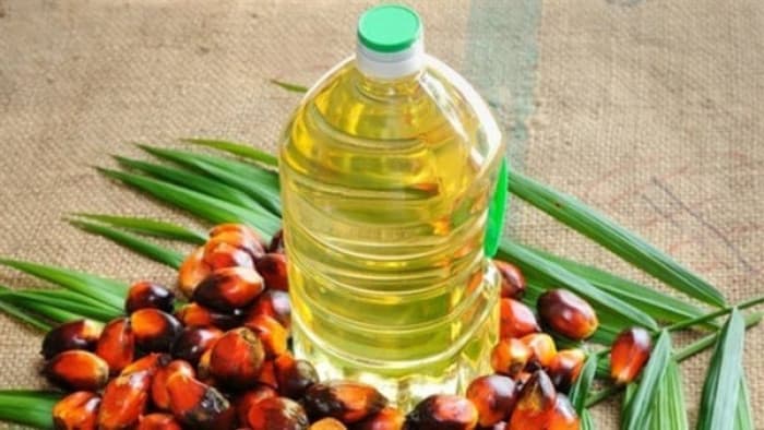 Palm oil prices fall as stockpiles grow in Malaysia