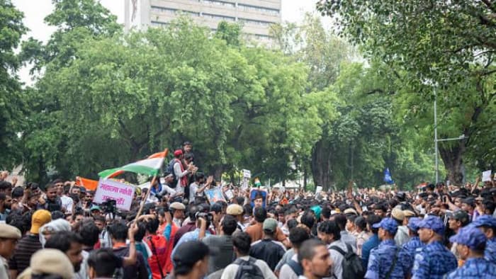 مظاهرات تطالب برحيل رئيس مفوضية الانتخابات في الهند