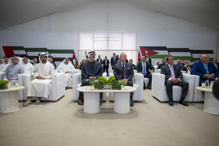 الأردن والإمارات يطلقان مشروع سكة حديد