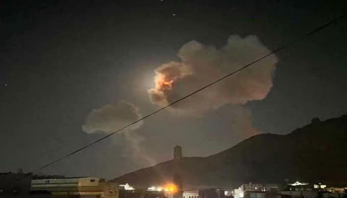 Missile hits Aden Airport and Buraika camp