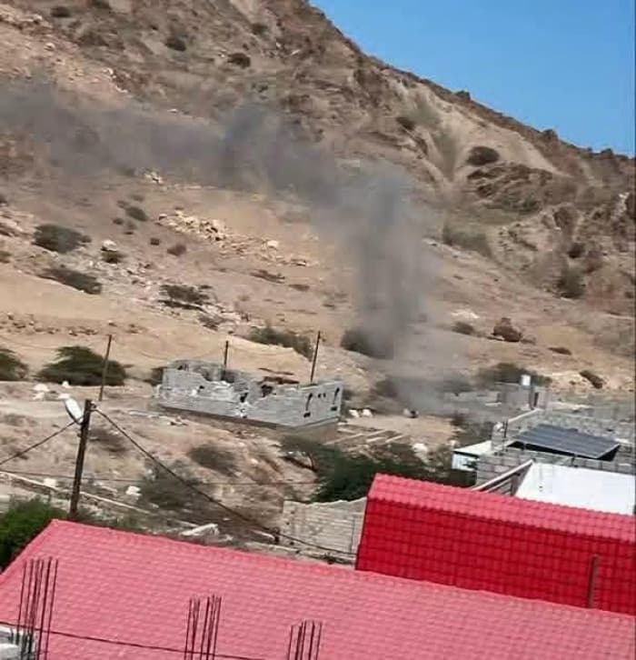 Airstrike Hits Car in Mukalla's Al-Ma'wa