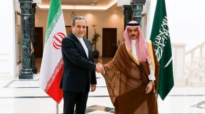 السعودية وإيران تتبادلان وجهات النظر حول التوتر