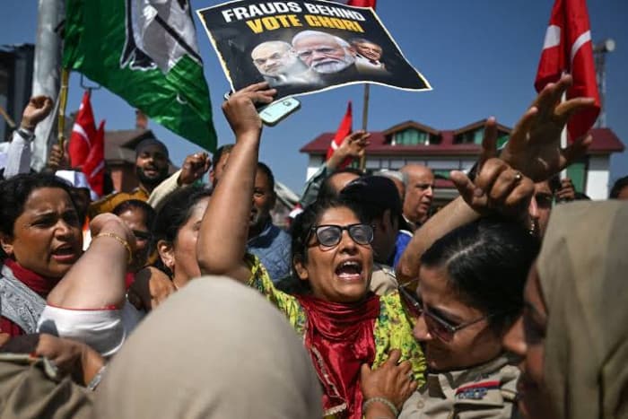 New Delhi shuts metro, limits traffic before protests