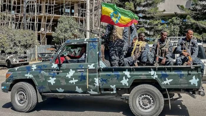 Ethiopian troops move towards Eritrea