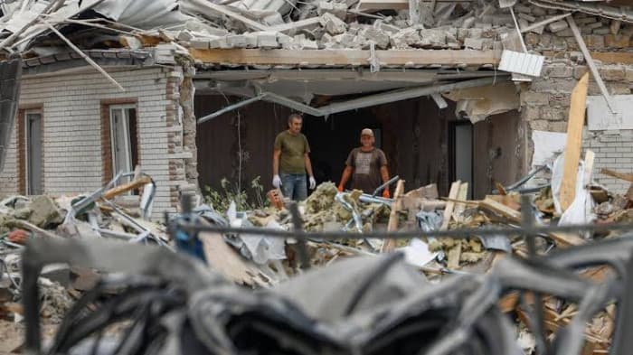 Two civilians die in Russian strikes on Dnipropertrovsk