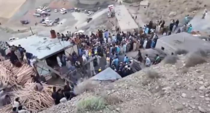 32 students die in Pakistan school collapse