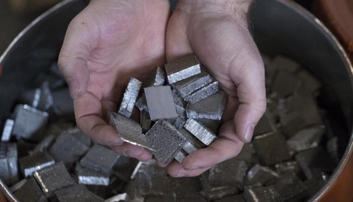 China lithium futures fall on oversupply
