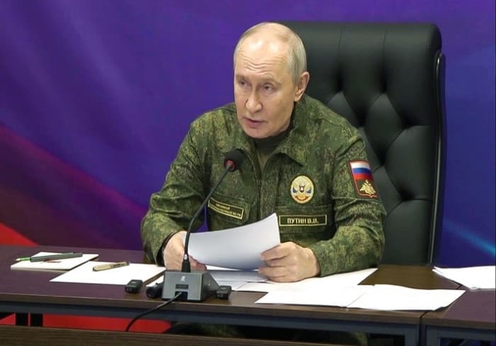 Putin reports encirclement of Ukrainian troops in Kharkiv
