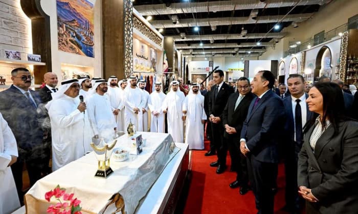 Egyptian Prime Minister visits UAE pavilion