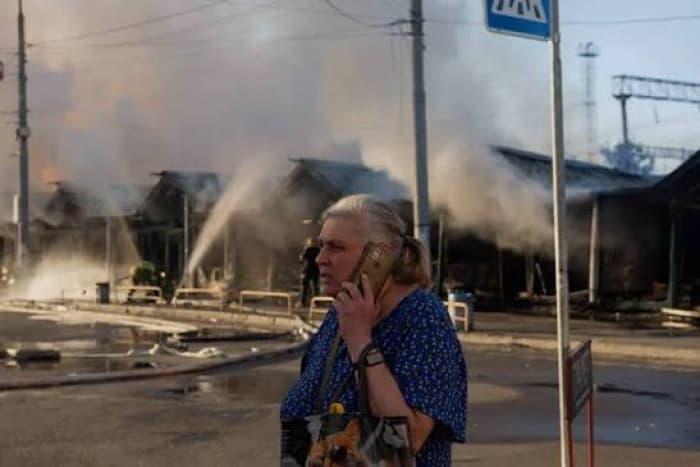 Russian raid damages Kyiv metro station