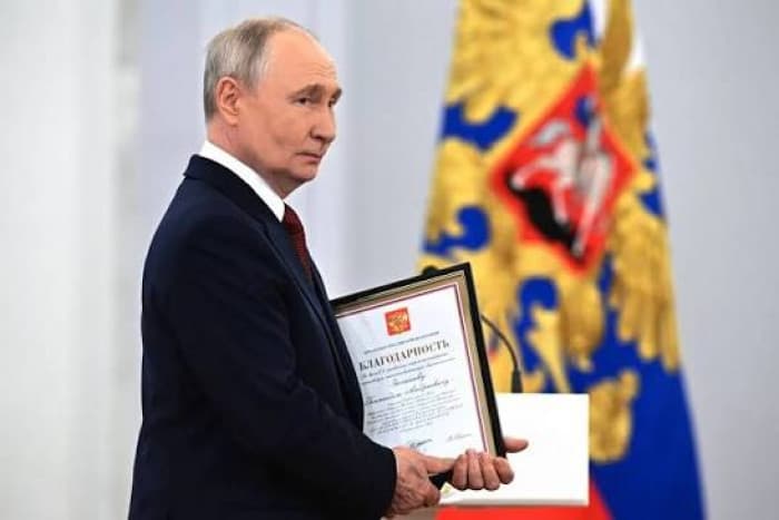 Putin approves minor government changes