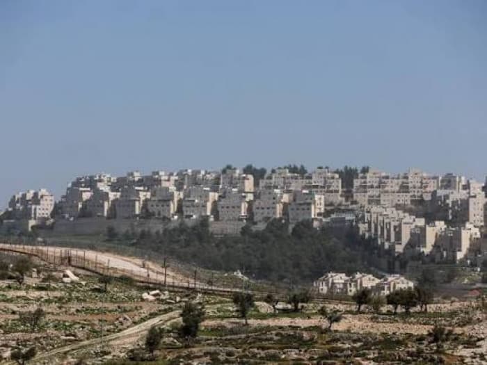 Britain advises companies against E1 project