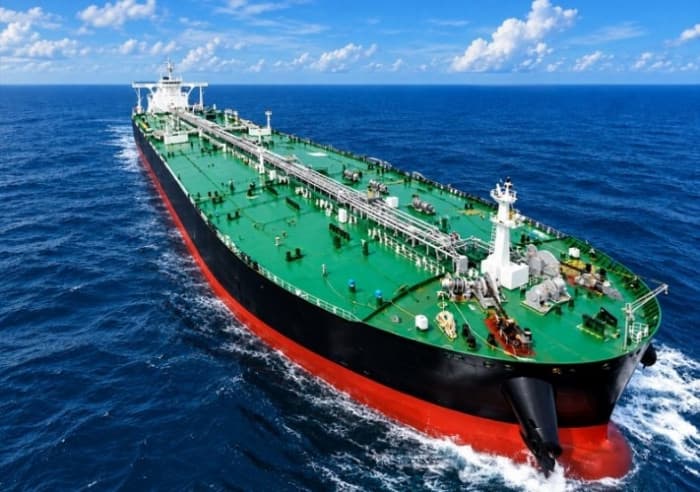 Oil tanker crew salary increase at Hormuz