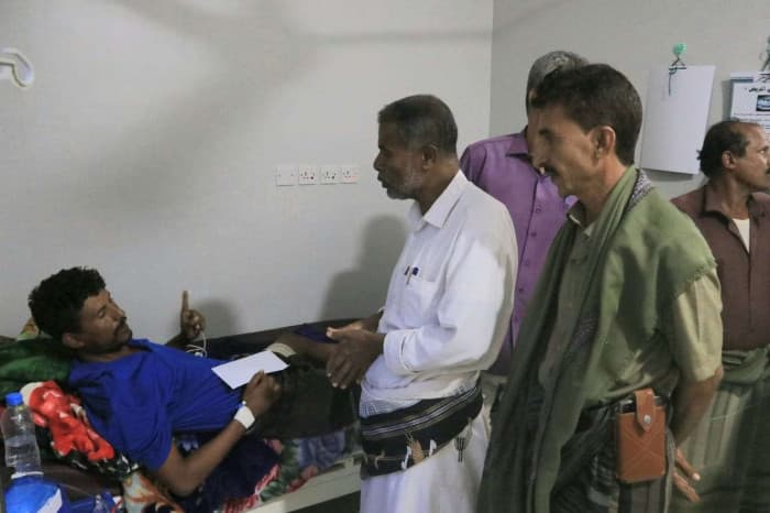 Shabwa Delegation Supports Houthi Victims