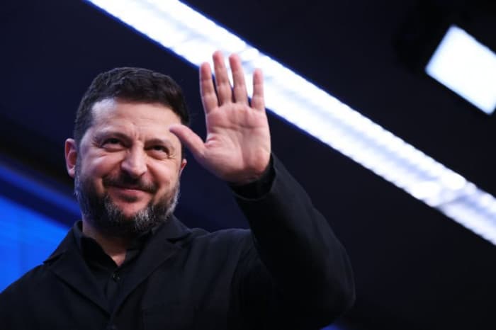 زيلينسكي يعرض تجميد خطوط القتال