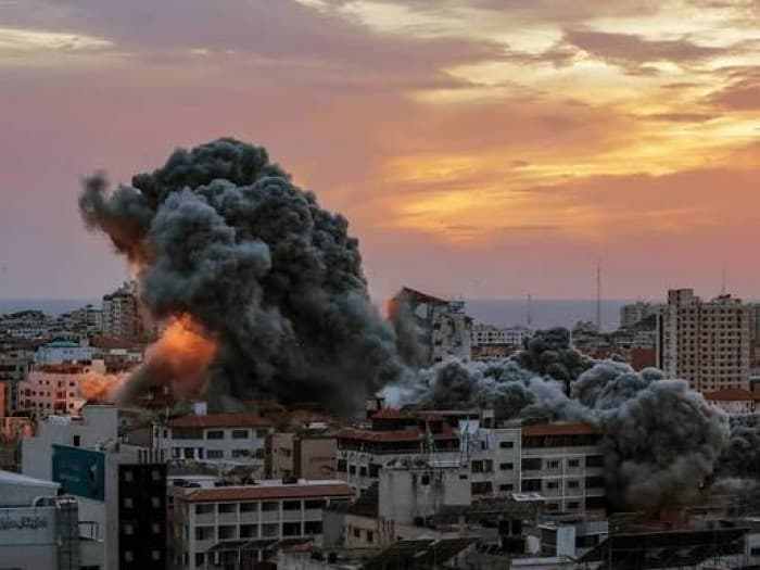 Palestinians suffer casualties in Israeli airstrikes