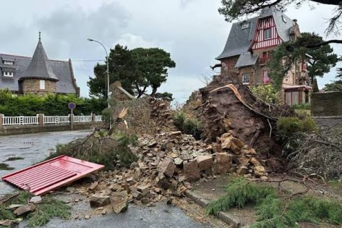 Hurricane Austin Leaves 288,000 Without Power in France