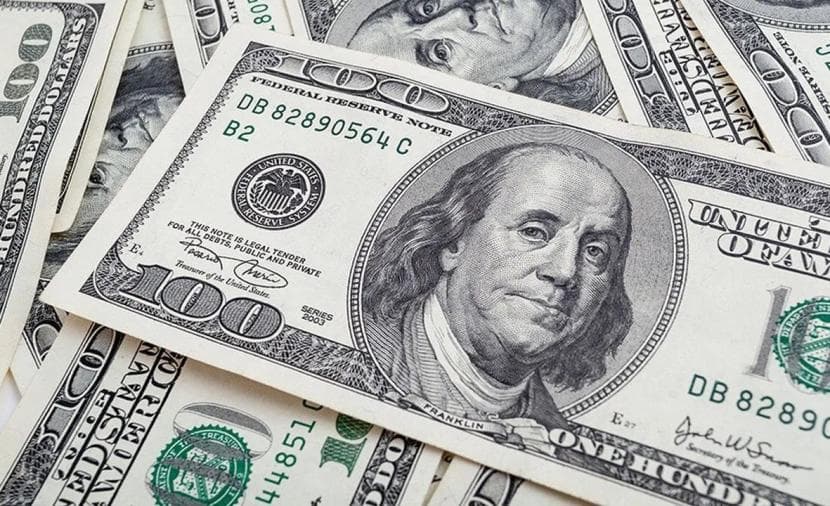 تفاقم النزاع التجاري الأمريكي الكندي يدعم الدولار والبتكوين
