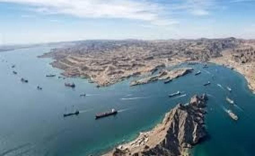 بريطانيا تؤكد رفضها فرض رسوم على عبور مضيق هرمز