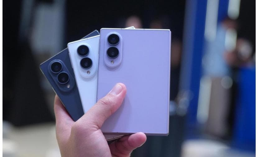 Samsung launches larger foldable phone