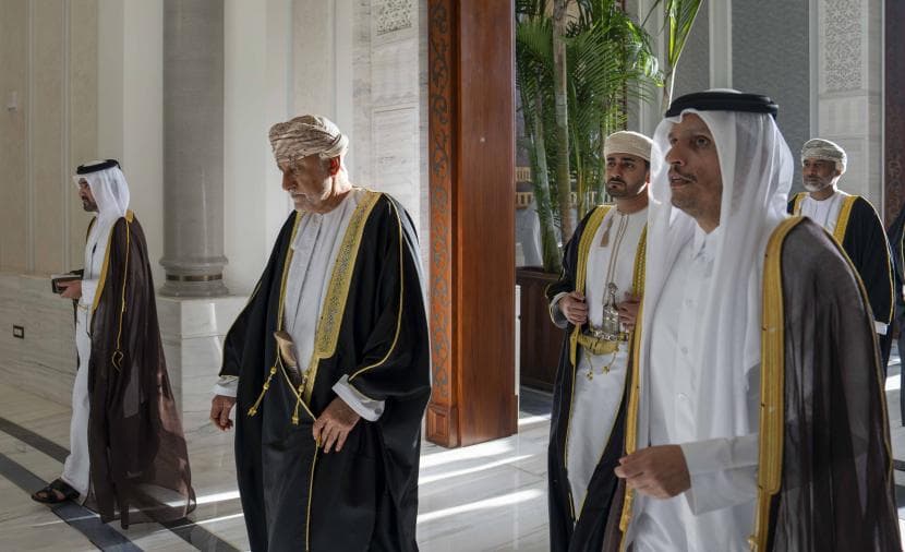 عُمان تعزّي في وفاة الشيخ حمد بن خليفة