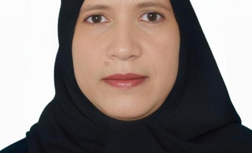 بعض الأطفال يبقون خلف النافذة أثناء الإجازة