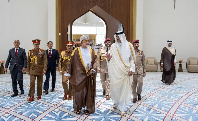 Sultan Meets Qatar Emir in Doha