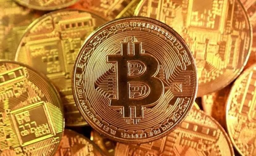 بتكوين تتخطى 80 ألف دولار مع قوة الدولار