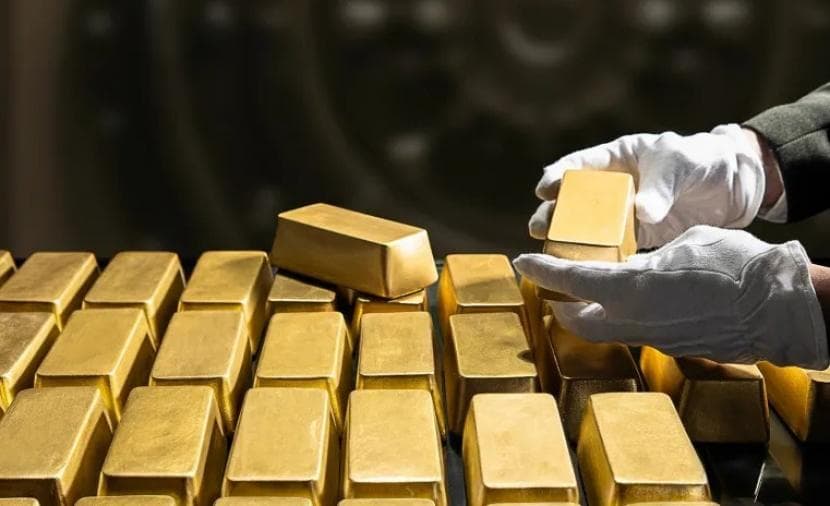 Gold climbs for third day ahead of inflation data