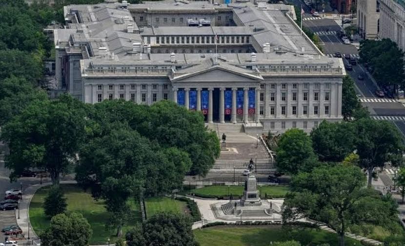 America's debt surpasses 40 trillion