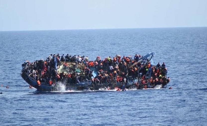 غرق مركب يودي بحياة أكثر من 12 تونسيا