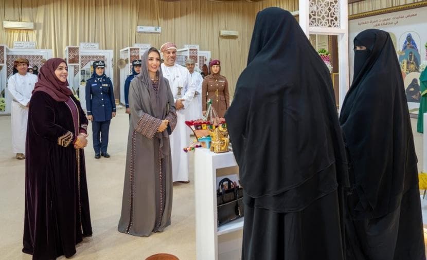 يوم المرأة العمانية ودورها في المجتمع