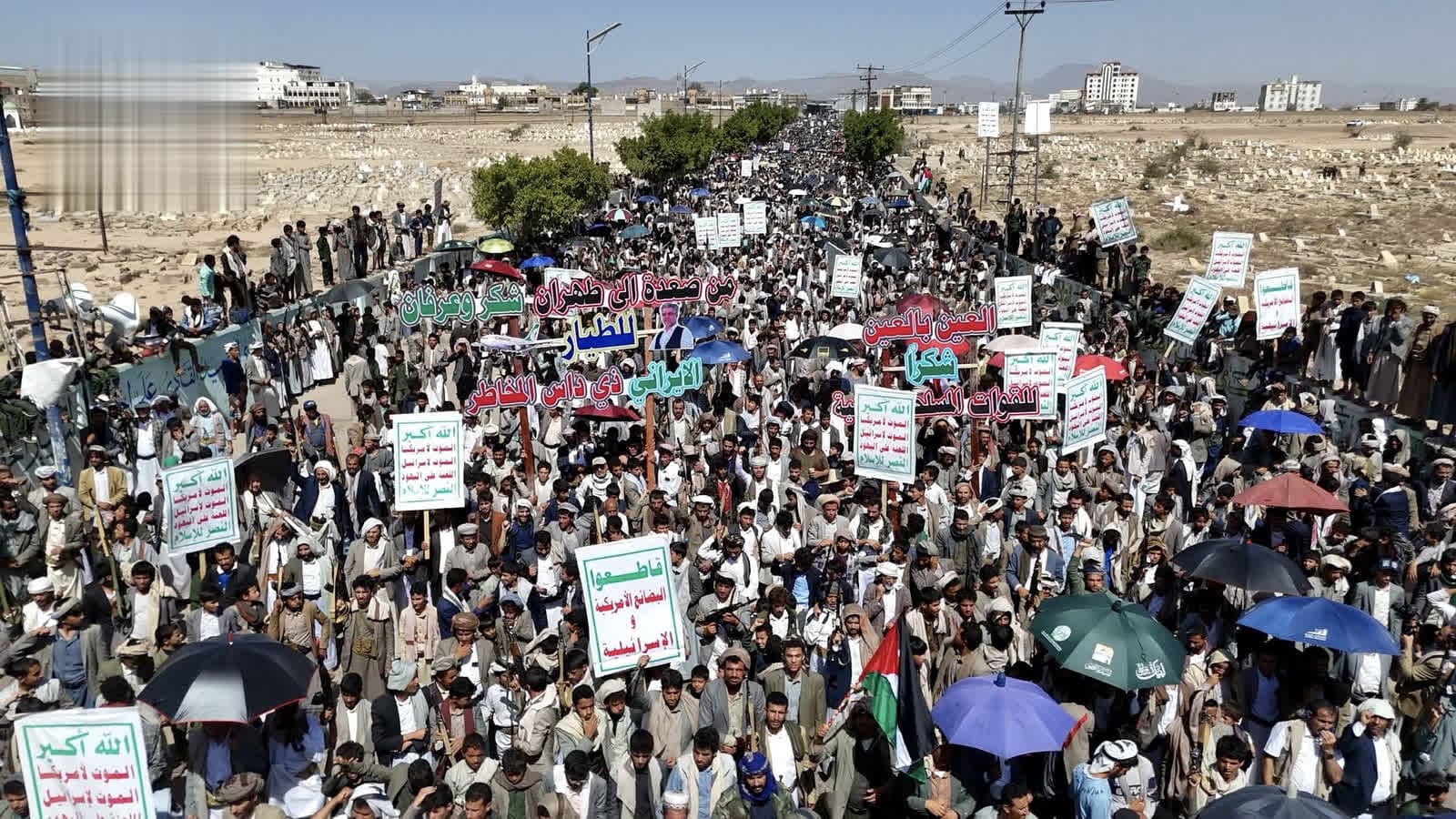 مسيرة جماهيرية في صعدة ترفض العدوان السعودي على مطار صنعاء وتدعم القوات المسلحة