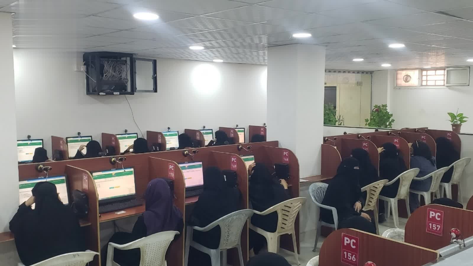 أكثر من 5000 حملة مؤهلات يجتازون امتحان المهنة بصنعاء
