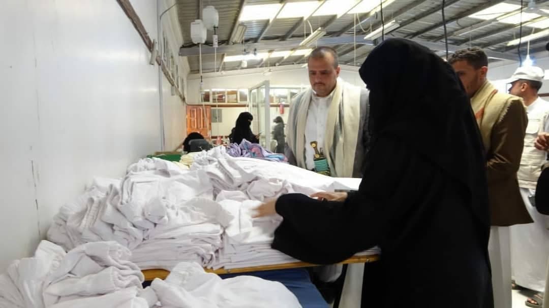 Al-Bashiri reviews training program for martyrs' families on textile making