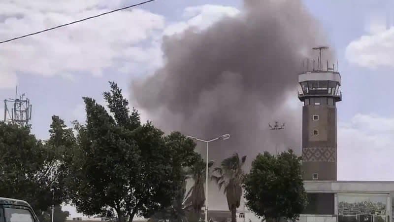 حقوق الإنسان تدين العدوان السعودي على مطار صنعاء الدولي