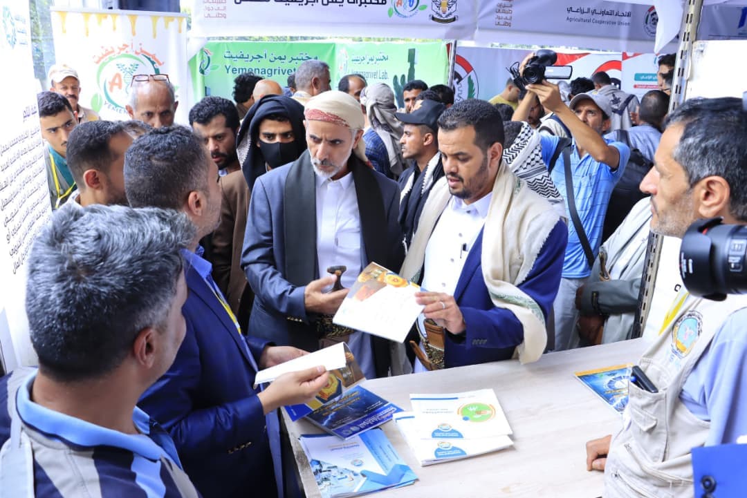مفتاح يزور جناح هيئة المواصفات في معرض العسل