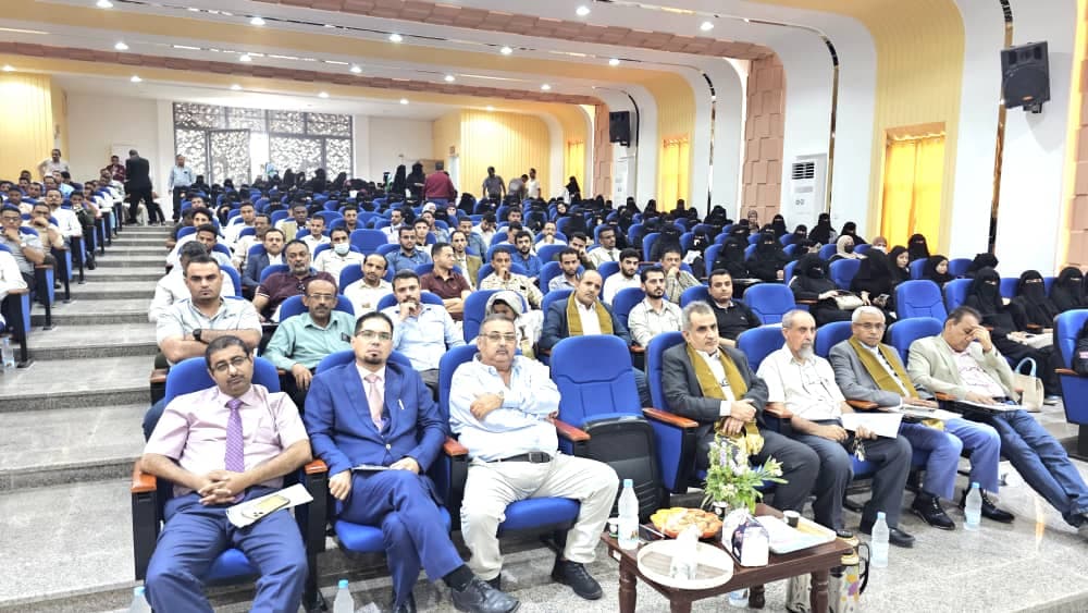 يوم علمي لتعزيز مهارات الكوادر الطبية بالحديدة