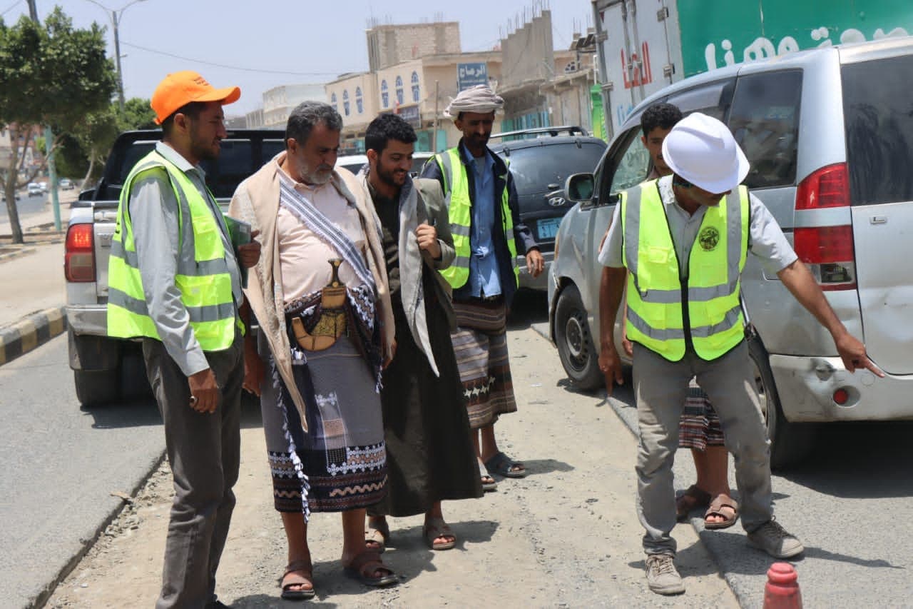 Al-Bayda governor reviews street work progress