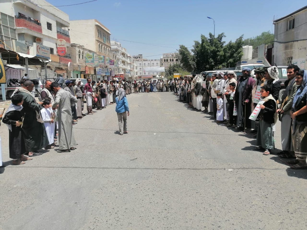 احتجاجات شعبية في البيضاء لدعم القوات المسلحة
