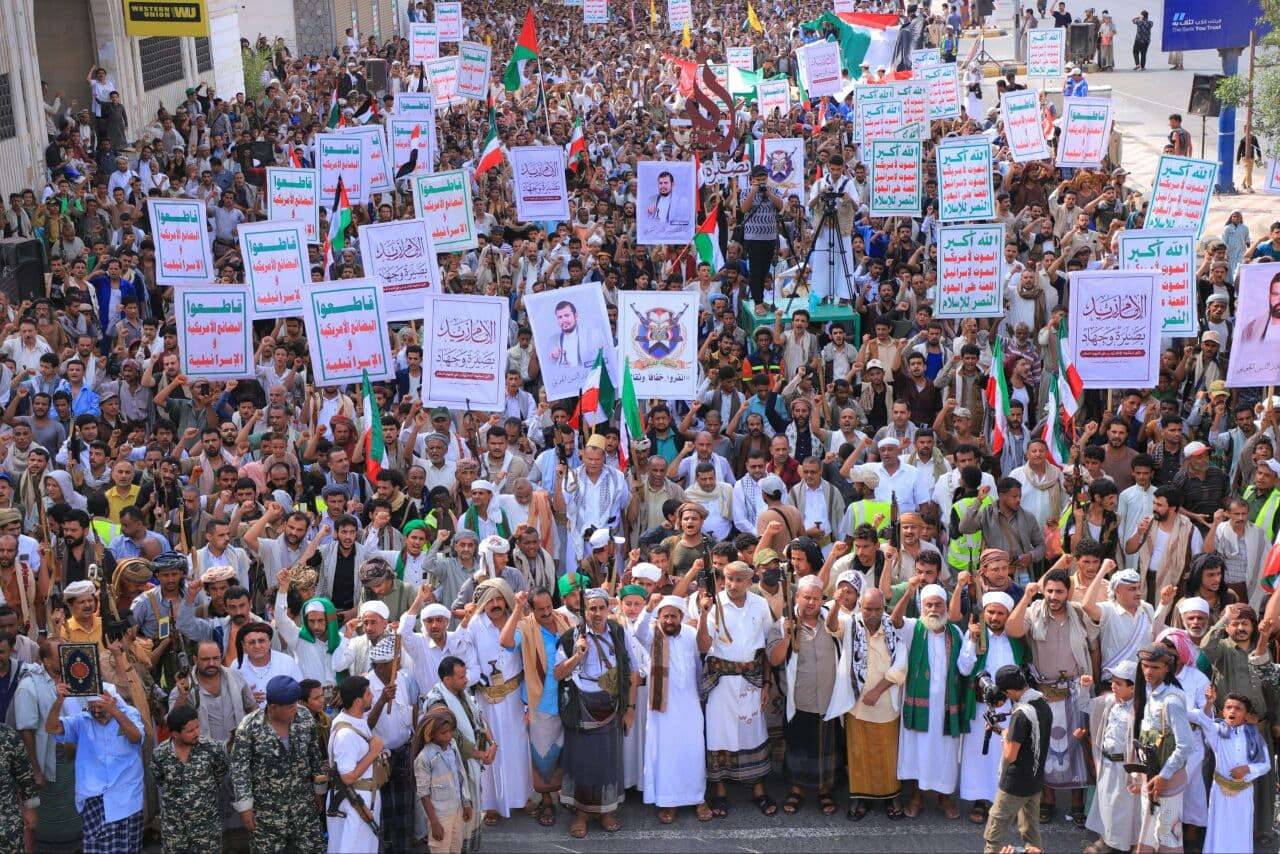 مسيرة جماهيرية حاشدة في الحديدة إحياءً لذكرى استشهاد الإمام زيد وتأييداً لبيان القوات المسلحة
