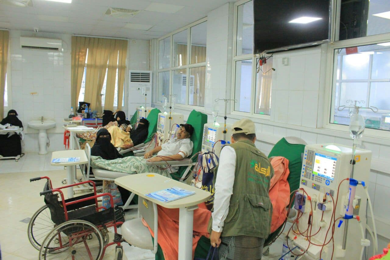 الزكاة تقدم 21.7 مليون ريال مساعدات علاجية لـ183 حالة في الحديدة